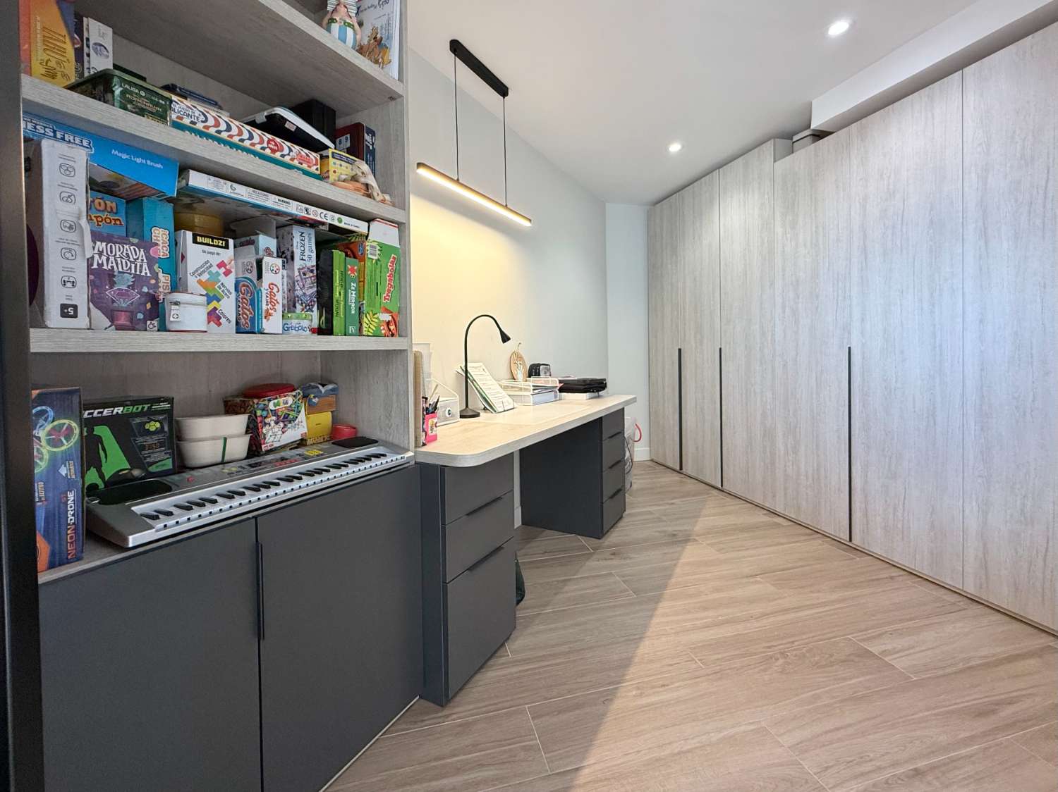 Piso De Lujo totalmente amueblado, luminoso y totalmente reformado con garaje en Maisonnave Zona Zara