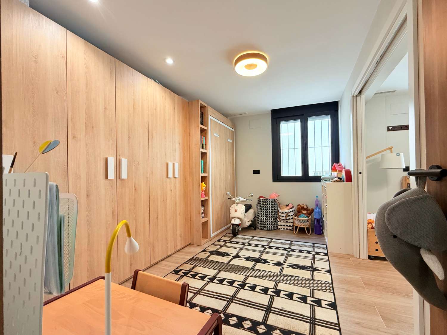 Piso De Lujo totalmente amueblado, luminoso y totalmente reformado con garaje en Maisonnave Zona Zara