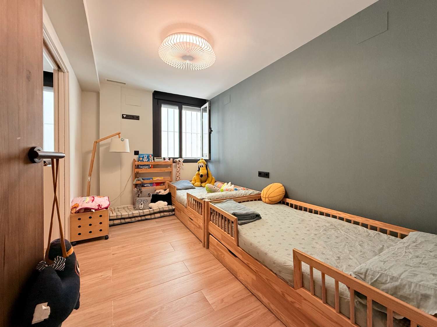 Piso De Lujo totalmente amueblado, luminoso y totalmente reformado con garaje en Maisonnave Zona Zara