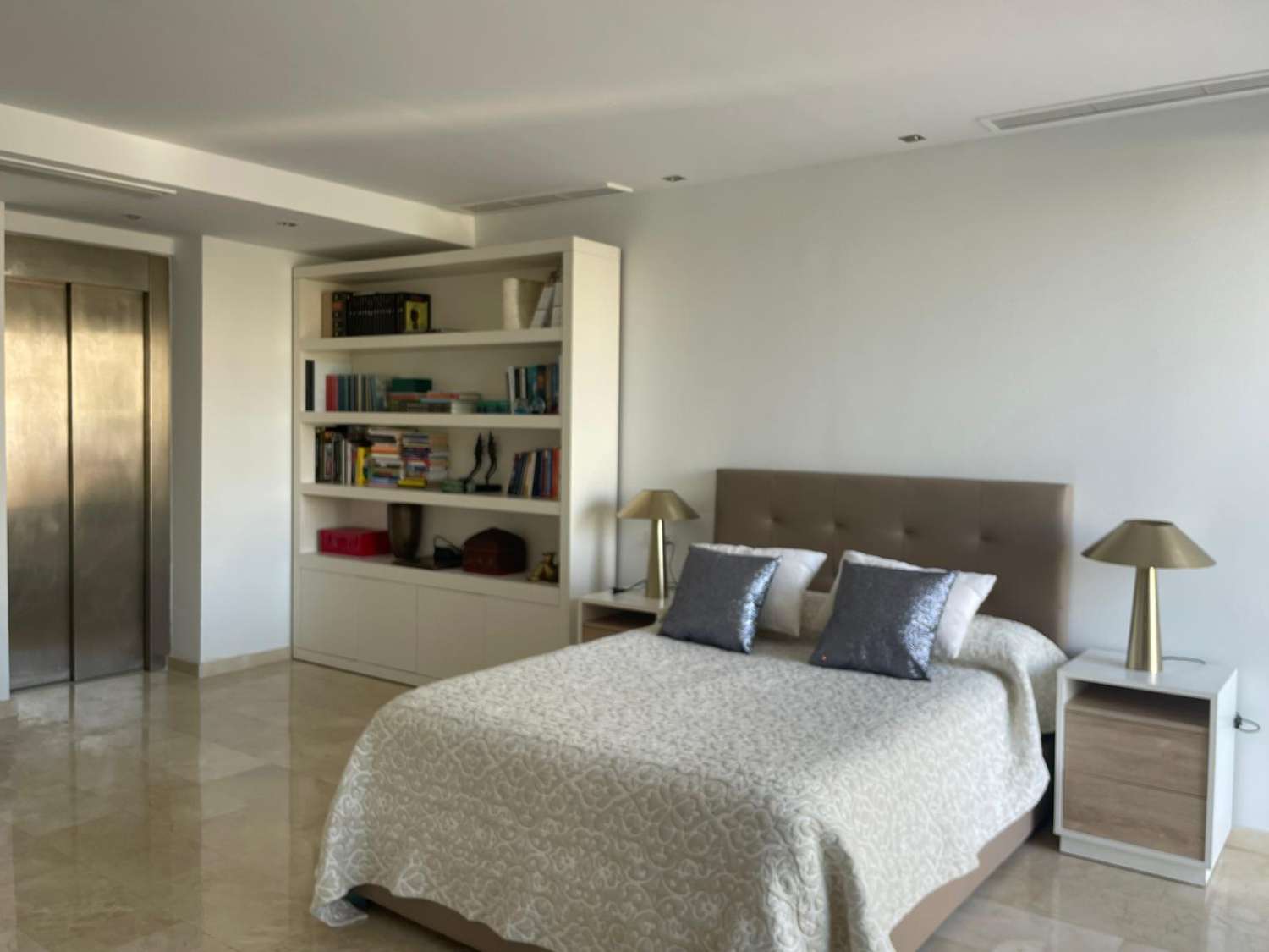 Venta Chalet de Lujo. Se acepta formula alquiler con opción a venta y permuta como parte de pago