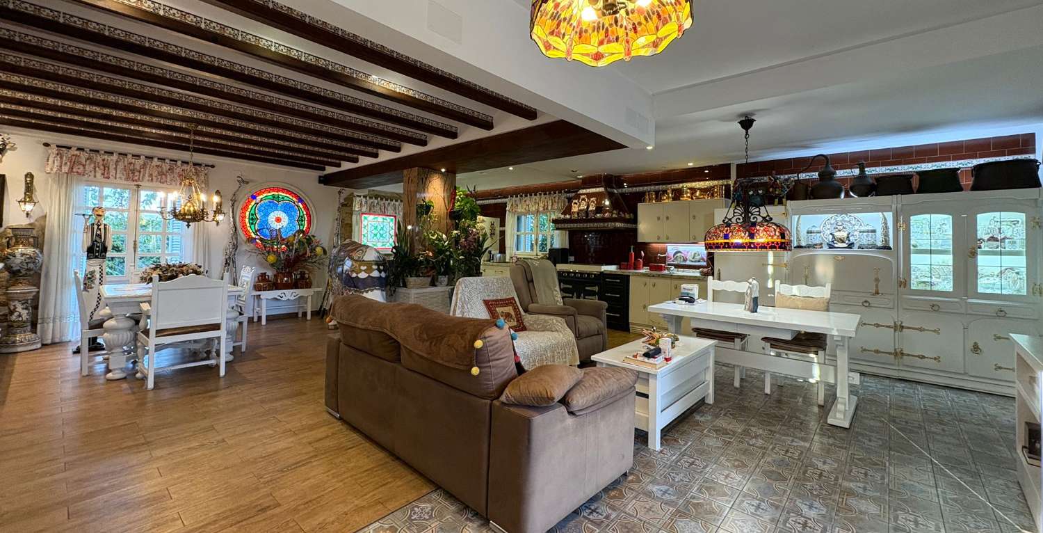 MANSION UNICA EN ALICANTE EN ZONA RESIDENCIAL DE SAN VICENTE DEL RASPEIG