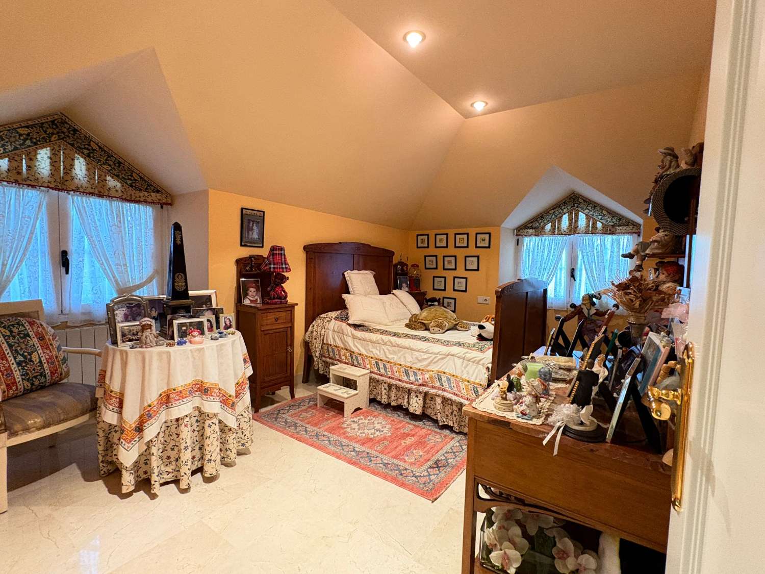 MANSION UNICA EN ALICANTE EN ZONA RESIDENCIAL DE SAN VICENTE DEL RASPEIG