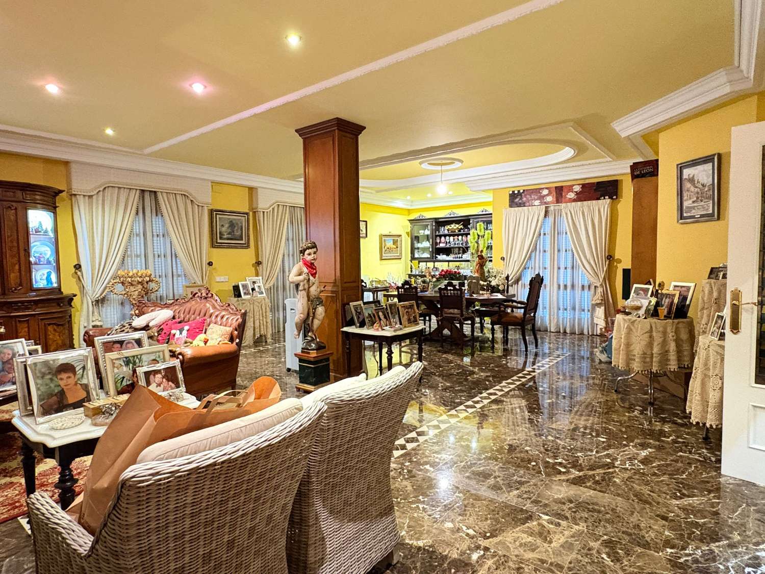 MANSION UNICA EN ALICANTE EN ZONA RESIDENCIAL DE SAN VICENTE DEL RASPEIG