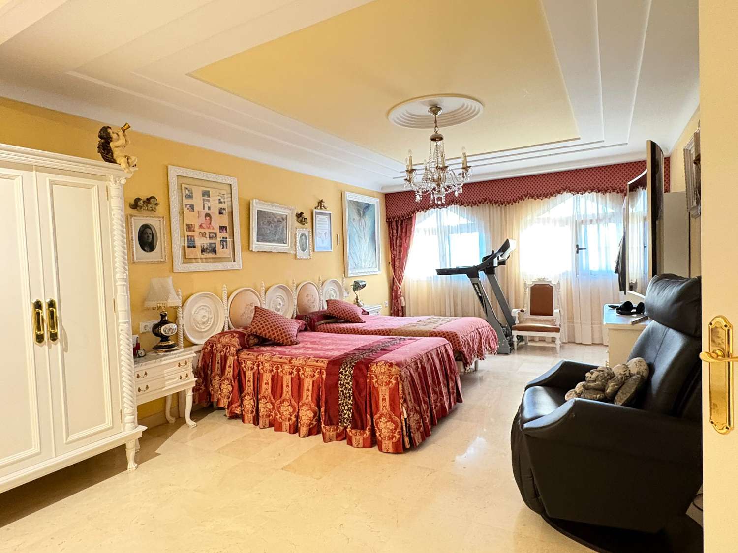 MANSION UNICA EN ALICANTE EN ZONA RESIDENCIAL DE SAN VICENTE DEL RASPEIG