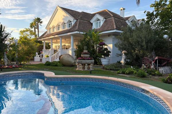 MANSION UNICA EN ALICANTE EN ZONA RESIDENCIAL ...