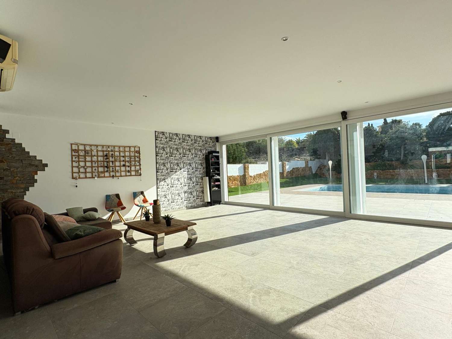 Villa exclusiva con jardines y piscina