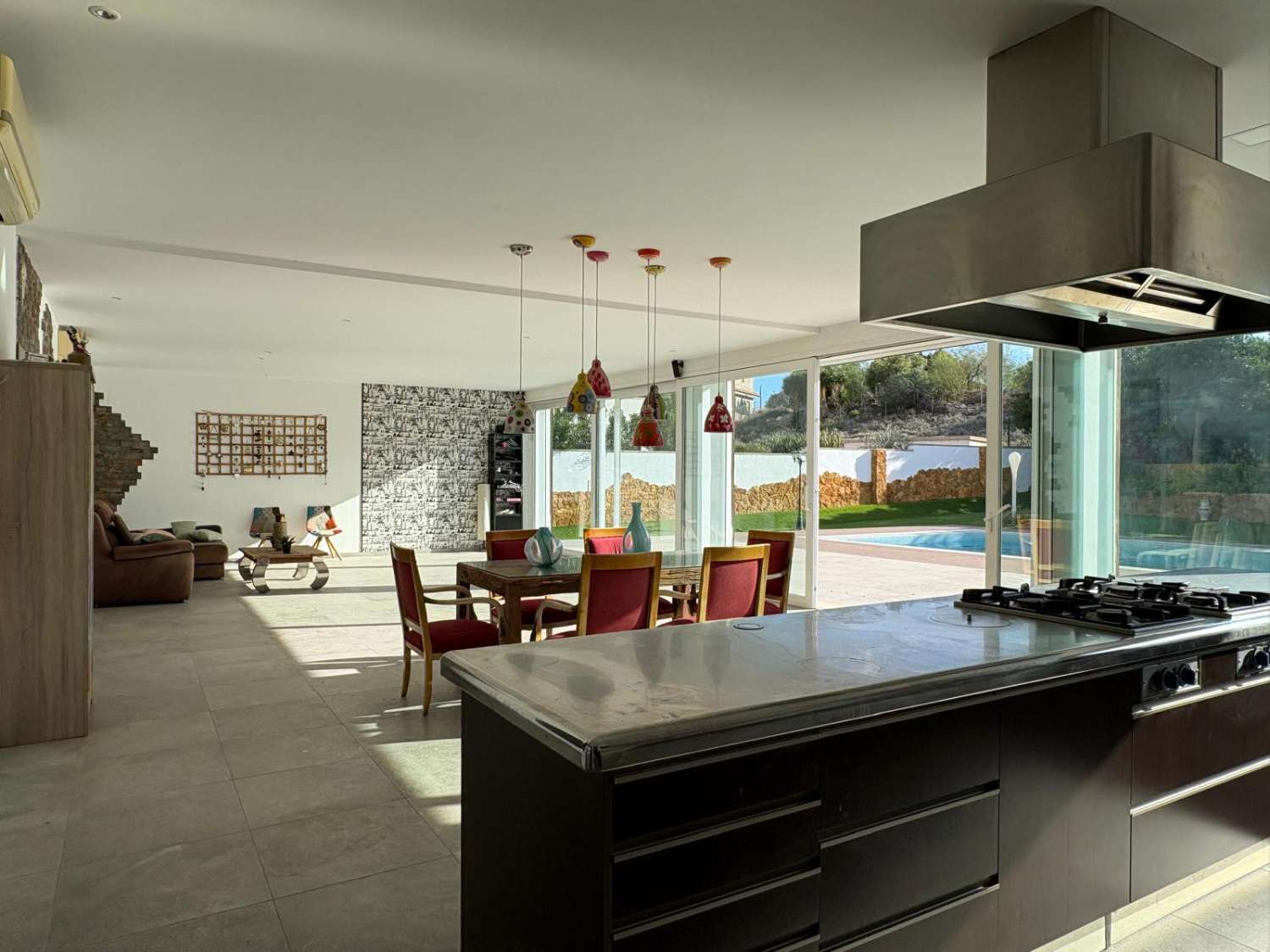 Villa exclusiva con jardines y piscina