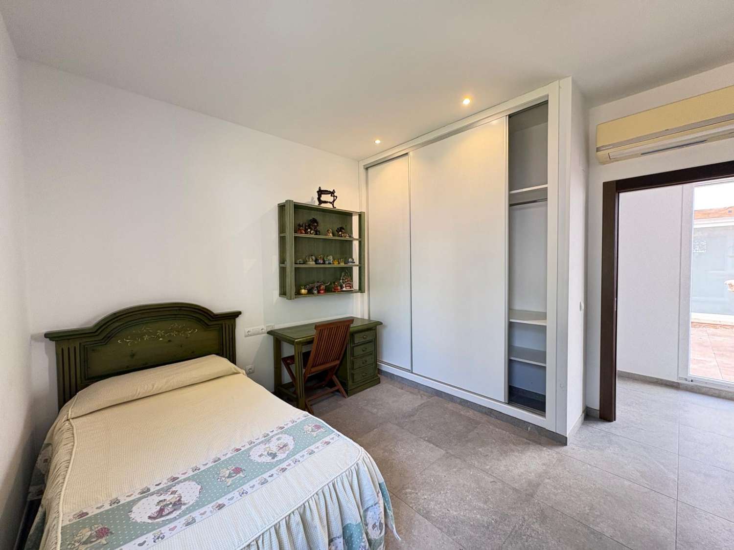 Villa exclusiva con jardines y piscina