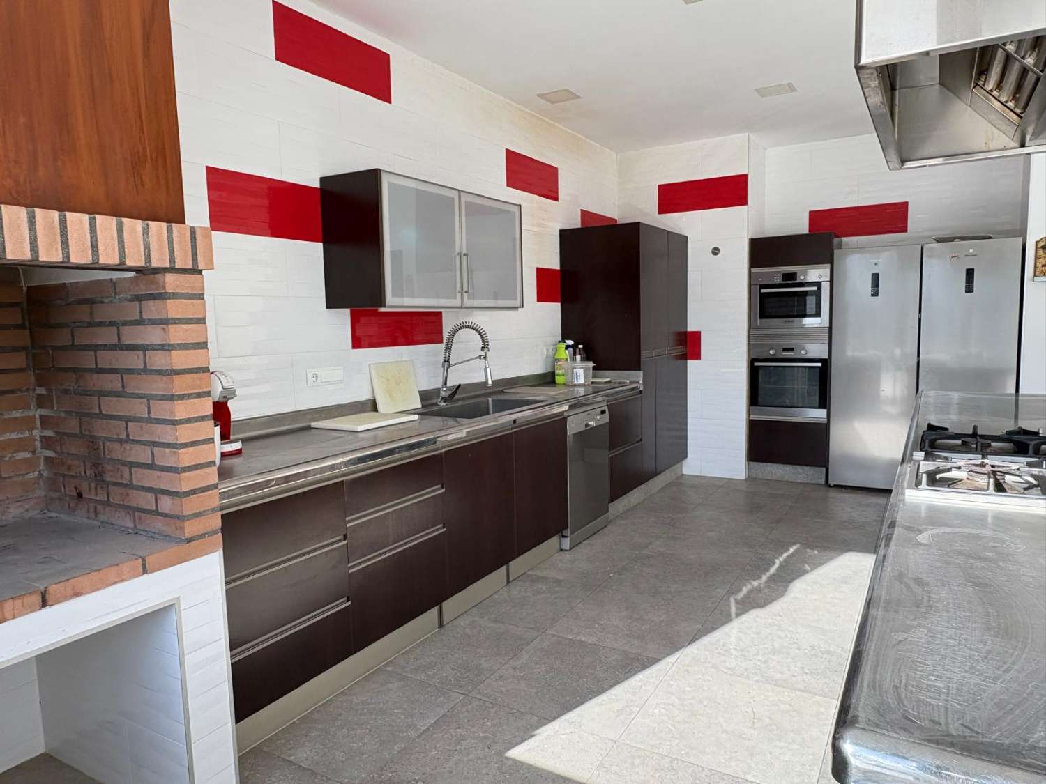 Villa exclusiva con jardines y piscina