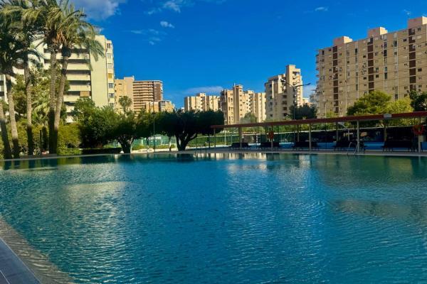 Amplio piso en playa con Urbanización