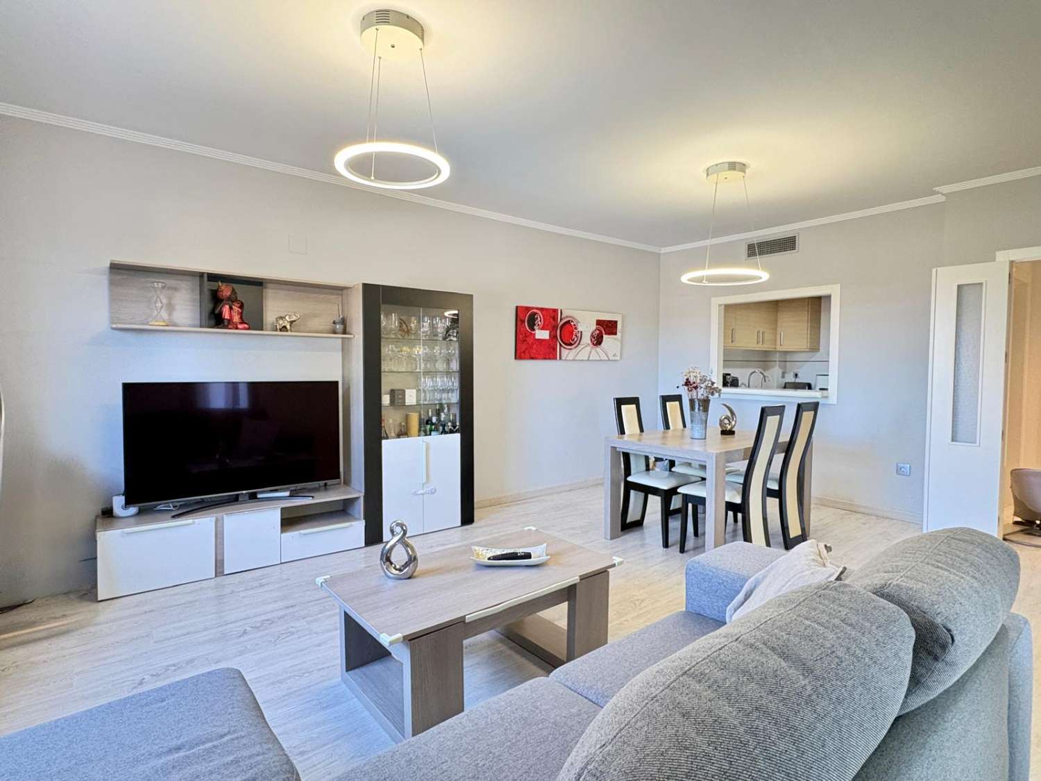 LUMINOSO PISO EN LA ZONA MÁS PRESTIGIOSA DE LA PLAYA SAN JUAN