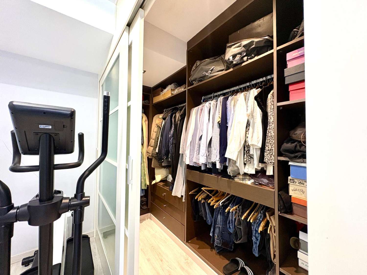 LUMINOSO PISO EN LA ZONA MÁS PRESTIGIOSA DE LA PLAYA SAN JUAN