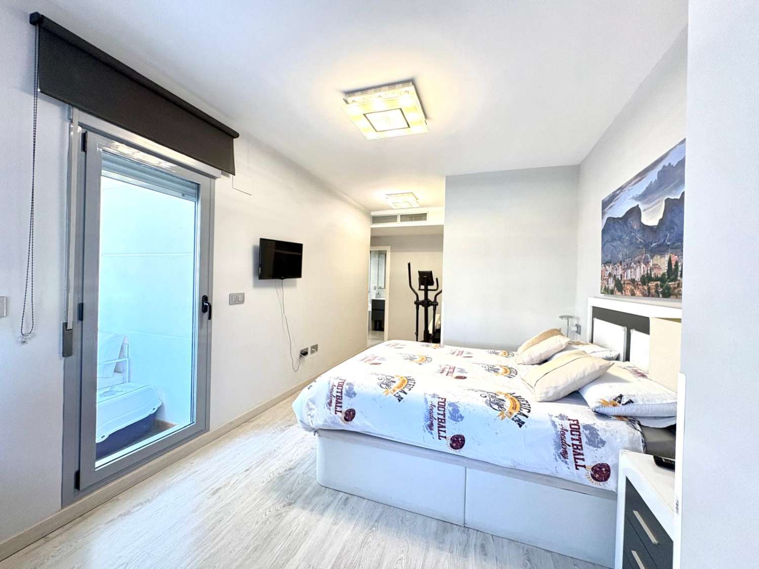 LUMINOSO PISO EN LA ZONA MÁS PRESTIGIOSA DE LA PLAYA SAN JUAN