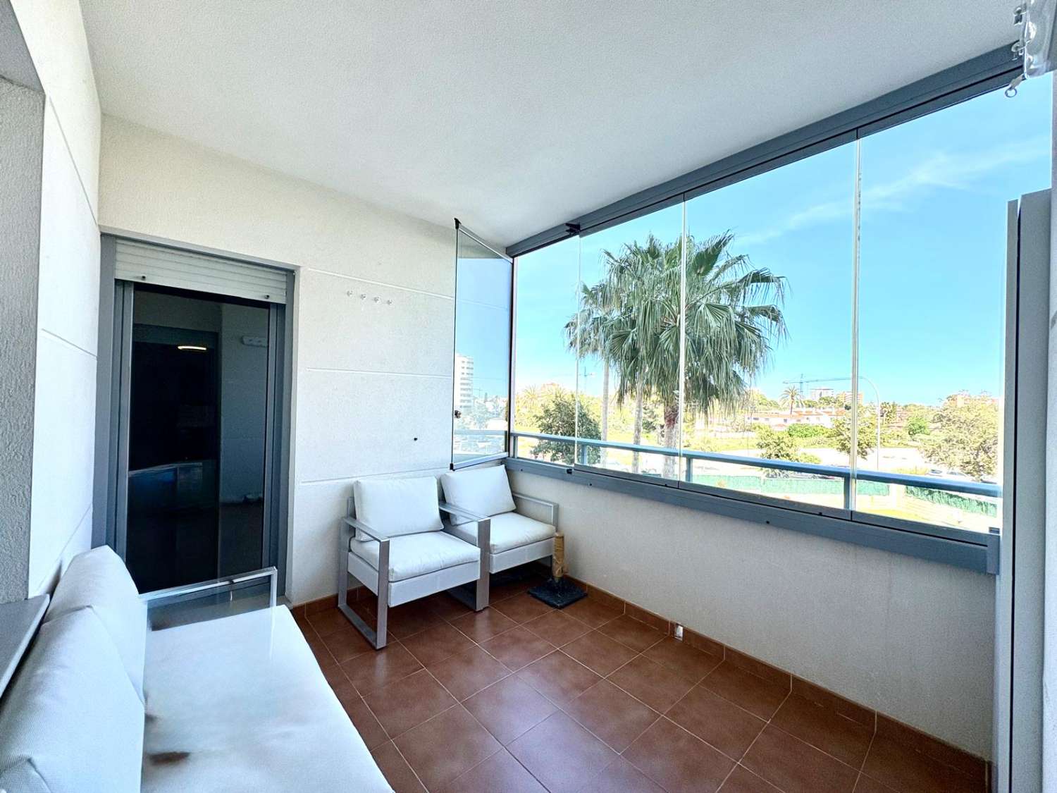 LUMINOSO PISO EN LA ZONA MÁS PRESTIGIOSA DE LA PLAYA SAN JUAN