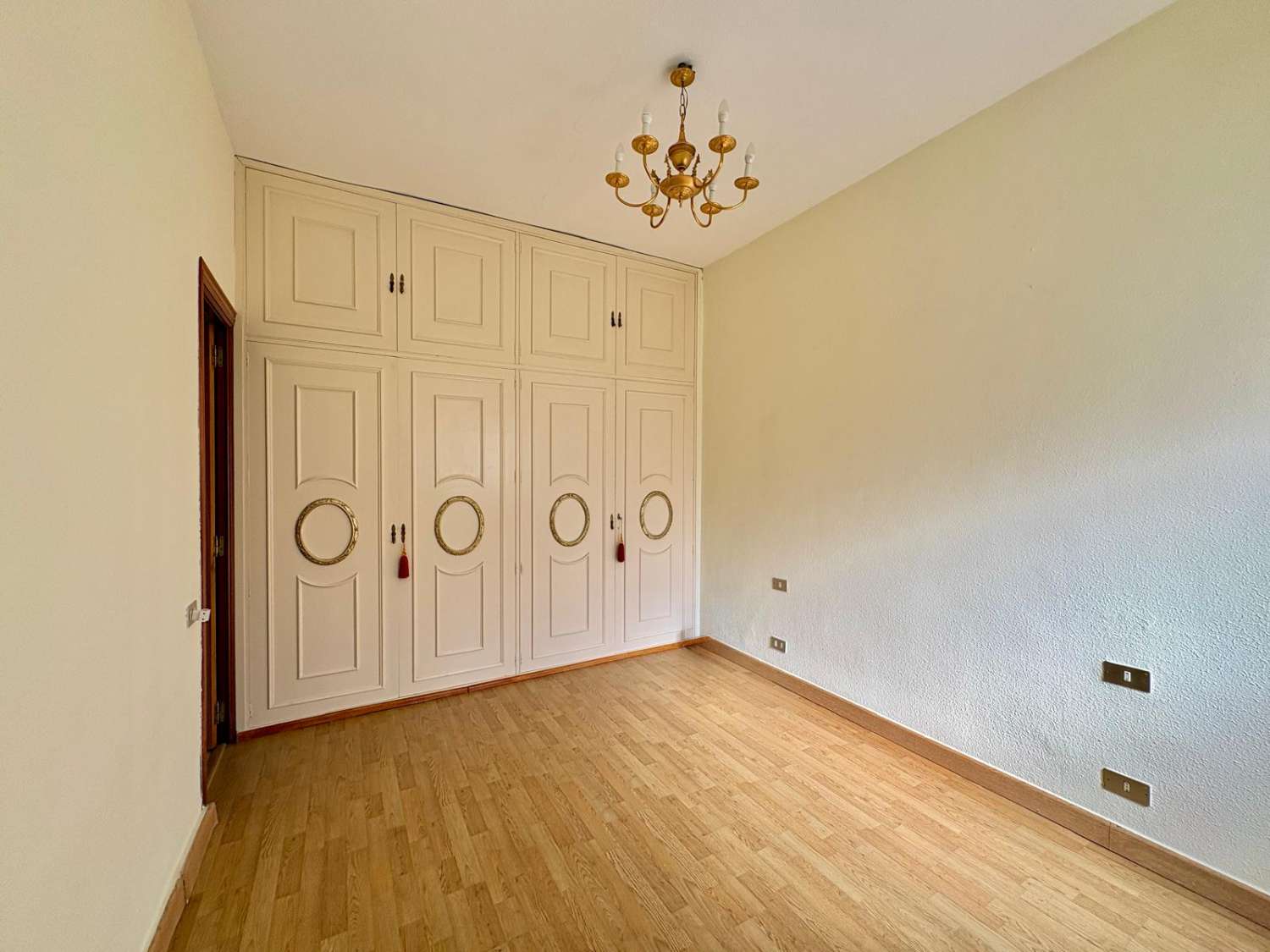 EN ZONA JUZGADOS PISO CON POTENCIAL DE RENYABILIDAD POR HABITACIONES