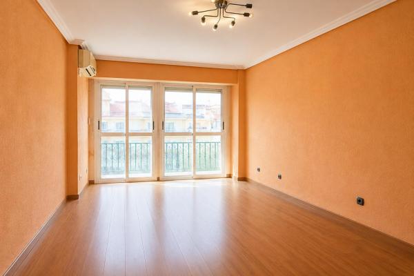 Piso con muchas posibilidades en La Florida – 3 dormitor...